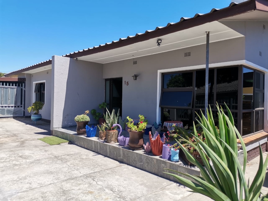 3 Bedroom Property for Sale in Peerless Park East Western Cape